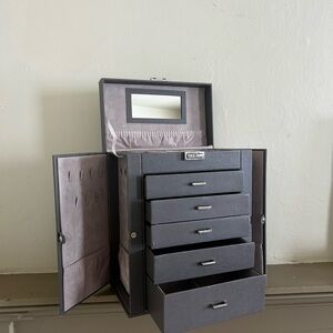 Elegant Gray Jewelry Organizer